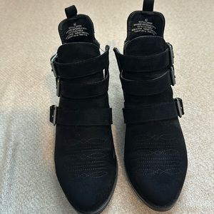 Universal Thread Ankle Boot